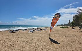 Luxurious Beachside 3-Br Apt